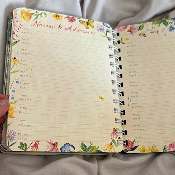 Katie Daisy | 2026 Weekly and Monthly Planner New - Picture 9 of 10